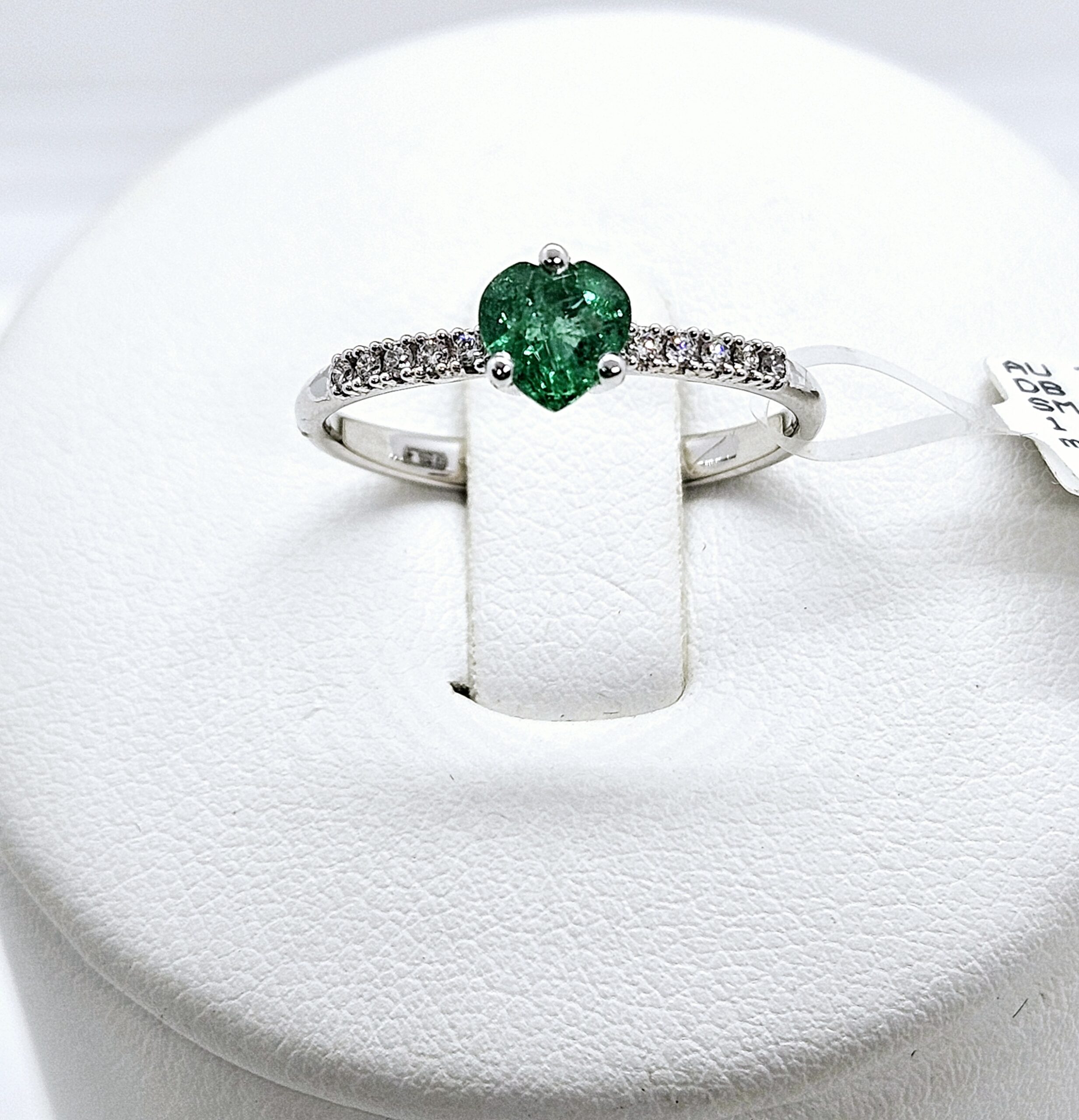 Anello Smeraldo a cuore - immagine 2