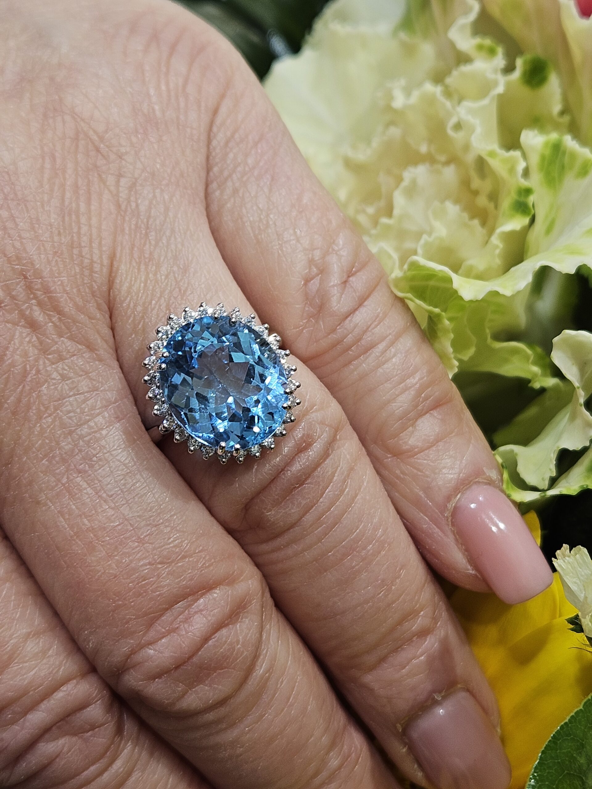 Anello Topazio Azzurro e Diamanti - immagine 2