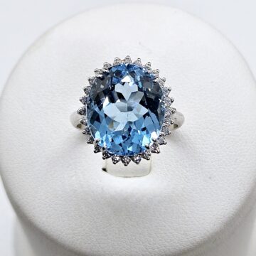 Anello Topazio Azzurro e Diamanti