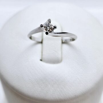 Solitario con Diamante