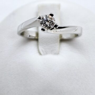 Solitario con Diamante