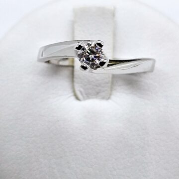 Solitario con Diamante