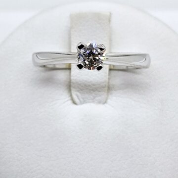 Solitario con Diamante