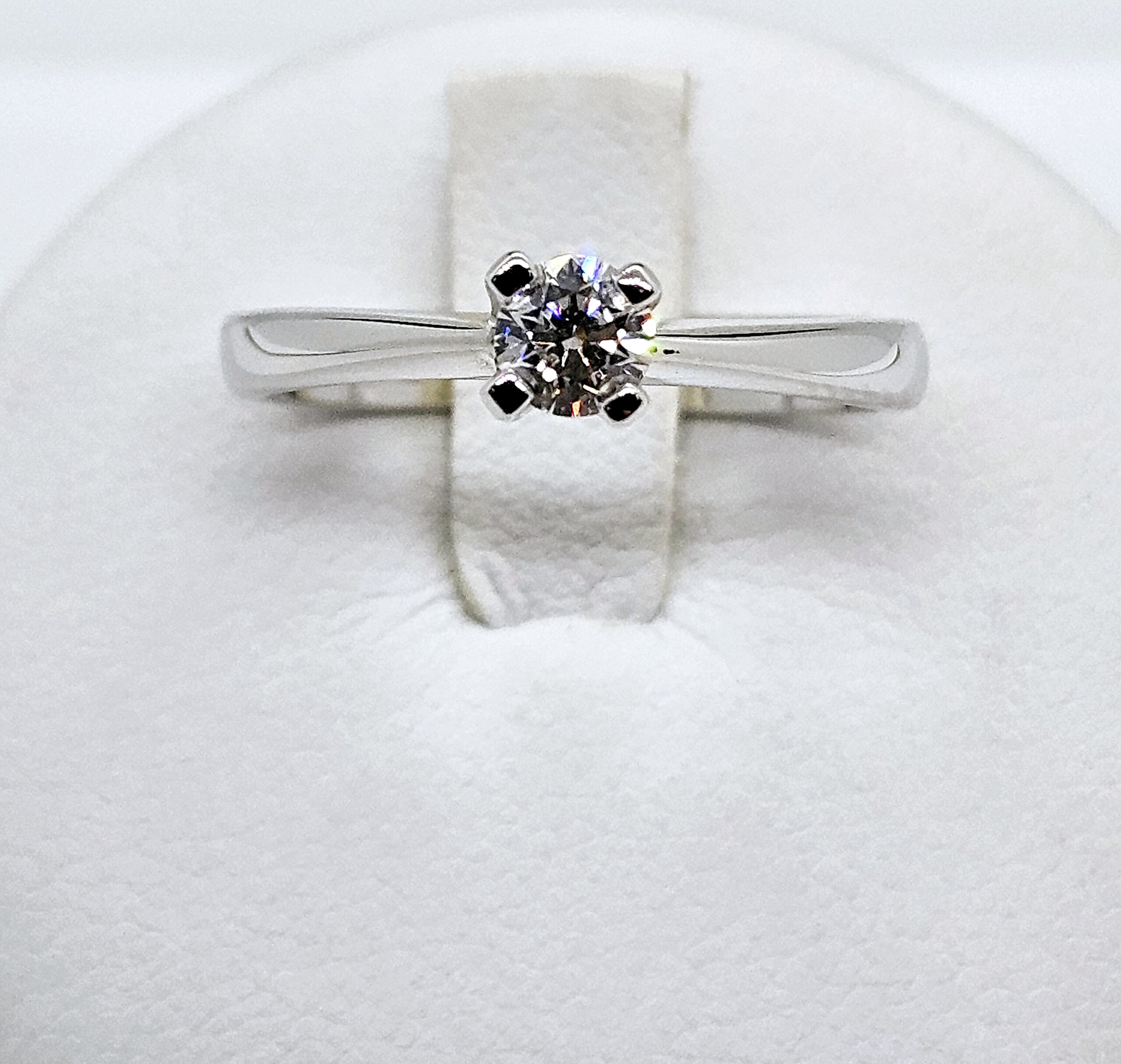 Solitario con Diamante