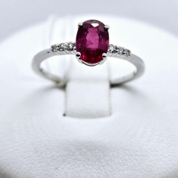 Anello con Rubino e Diamanti