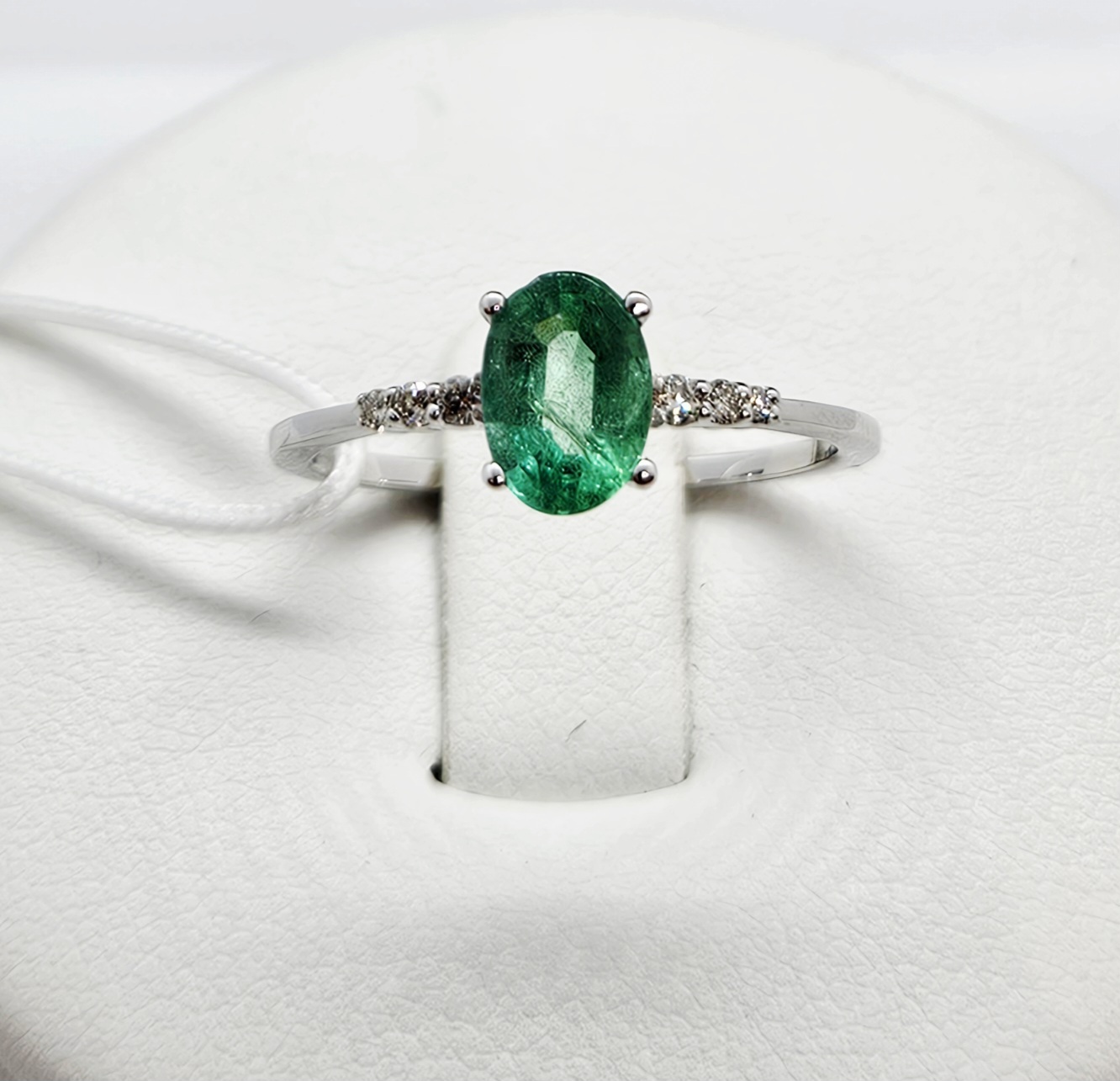 Anello con Smeraldo e Diamanti