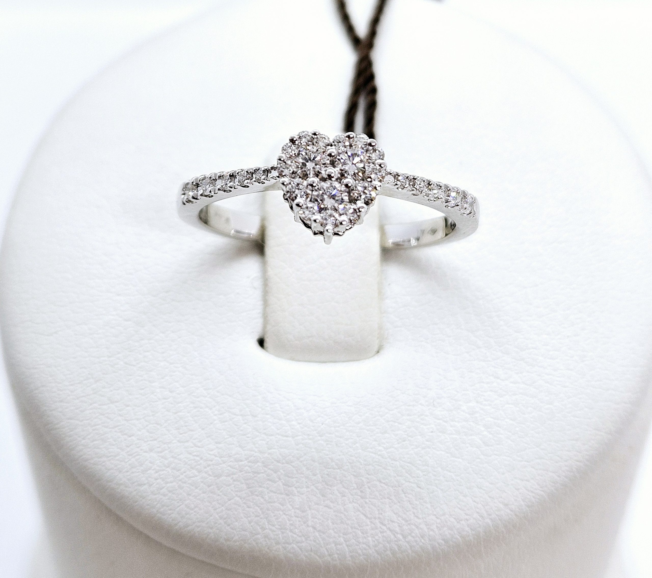 Anello Cuore con Diamanti