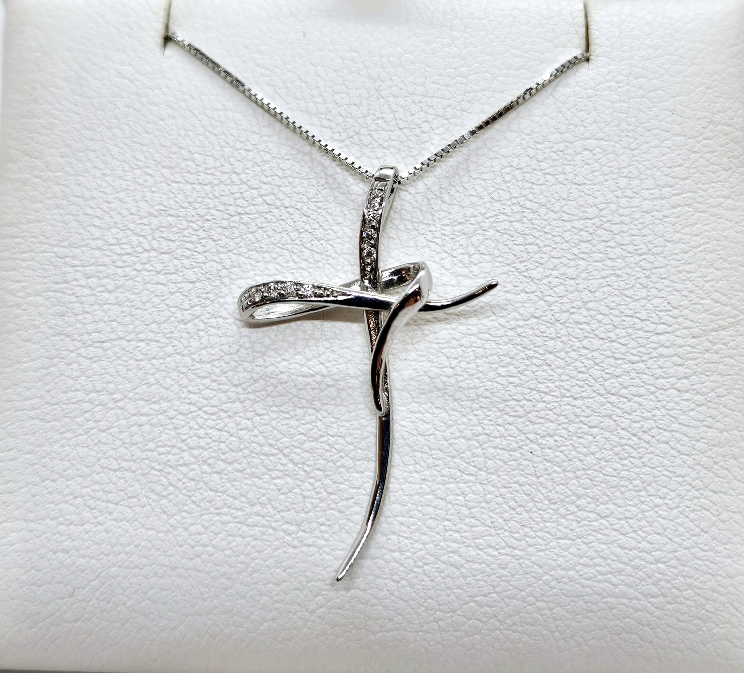 Croce con Diamanti Oro 18kt