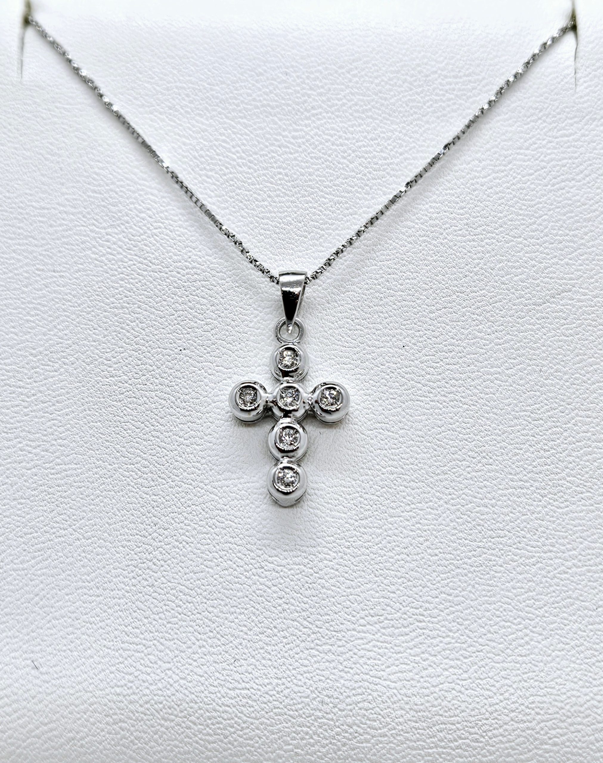 Croce in oro bianco 18kt con diamanti