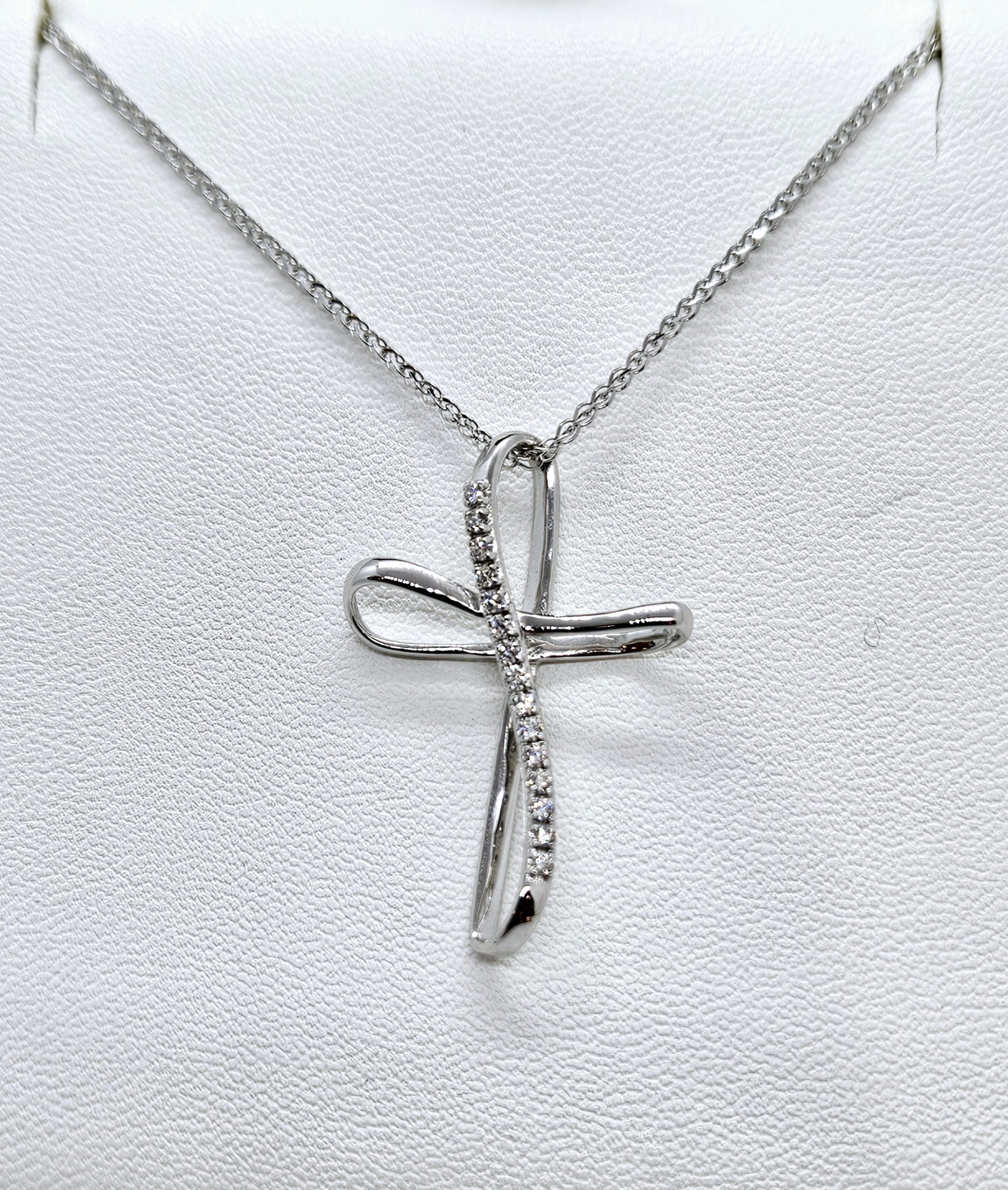 Croce in oro bianco 18kt con Diamanti